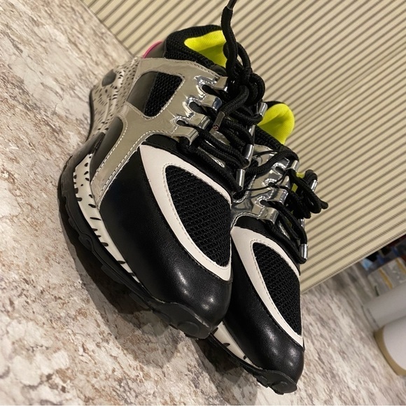 Steve Madden Barra iridescent sneakers NWT in black  white and silver - Picture 6 of 12